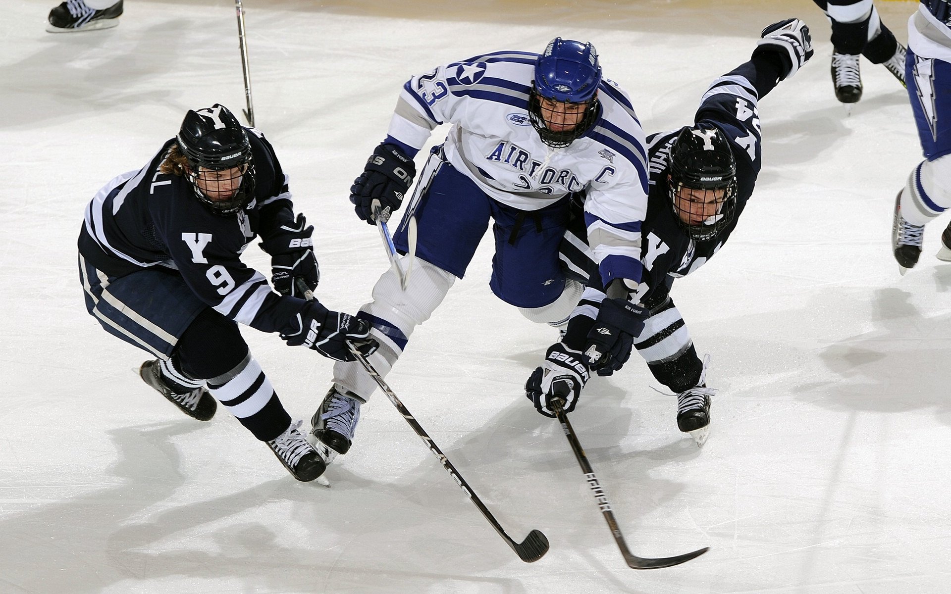 核心球员表现稳定，赛事经验不断沉淀，球队核心